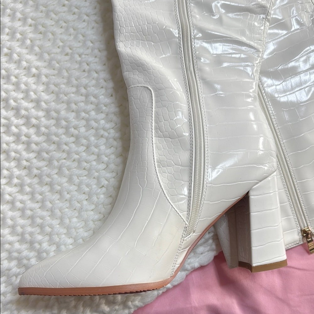 High Boots - Picture 3 of 7